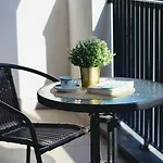 Apartament Alesia - Lovely With Parking Near Veranda Mall Bukareszt