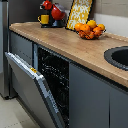 Apartment Alesia - Lovely With Parking Near Veranda Mall Bucharest