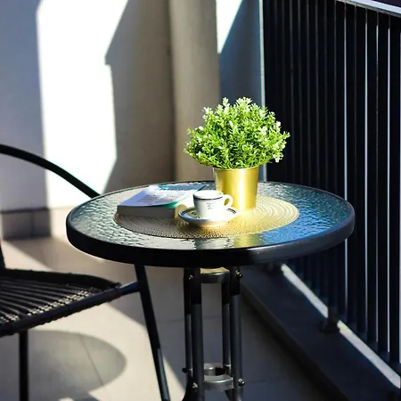 Apartment Alesia - Lovely With Parking Near Veranda Mall Bucharest