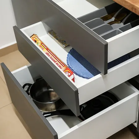 Alesia - Lovely With Parking Near Veranda Mall *