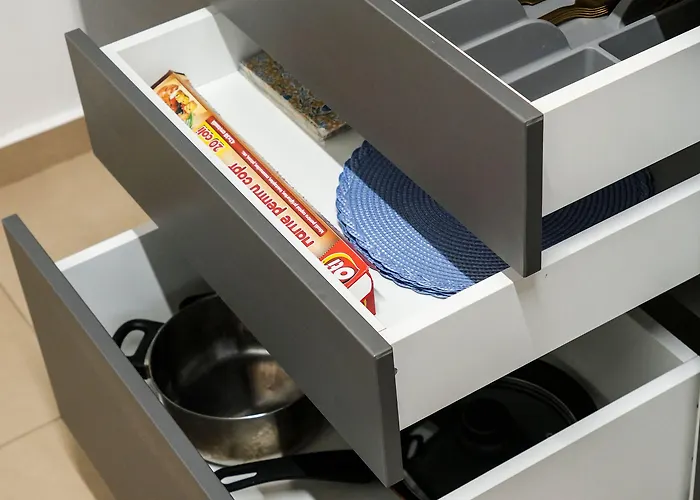 Alesia - Lovely With Parking Near Veranda Mall *