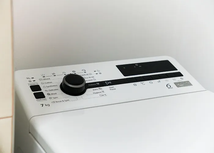 Alesia - Lovely With Parking Near Veranda Mall *