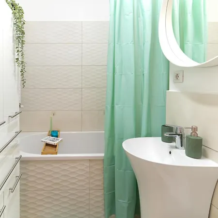 Apartament Alesia - Lovely With Parking Near Veranda Mall